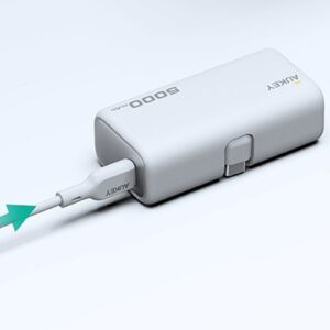 ⁦باور بنك AUKEY صغير الحجم – 5000 مللي أمبير – فضي (موديل PB-Y59)⁩ - الصورة ⁦2⁩